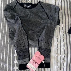 XS/S - BOMBSHELL TOP & LEGGINGS